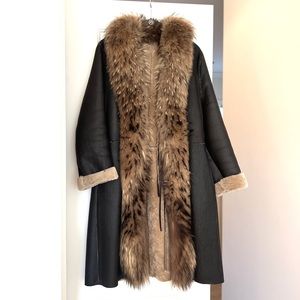 Fabulous 100% Leather/Shearling lined Coat, with dramatic Fox Fur collar trim